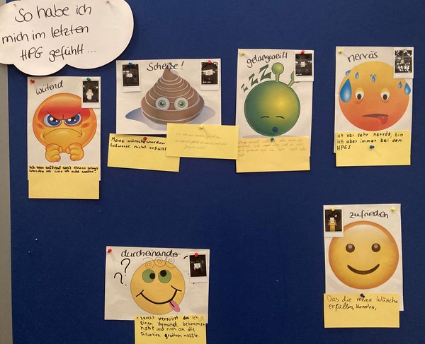 Metaplanwand an der Plakate mit verschiedenen Emojis hängen. Überschrift: so habe ich mich im letzten HPG gefühlt