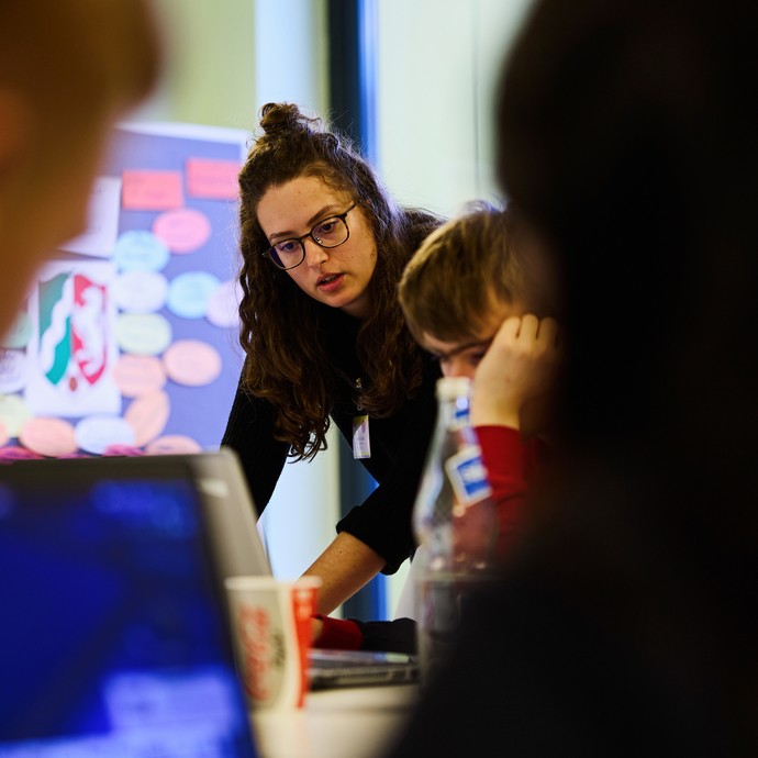 Workshop für die jungen Menschen (vergrößerte Bildansicht wird geöffnet)