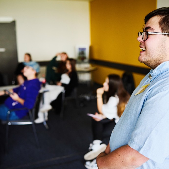 Einblick in den Careleaver-Workshop (vergrößerte Bildansicht wird geöffnet)